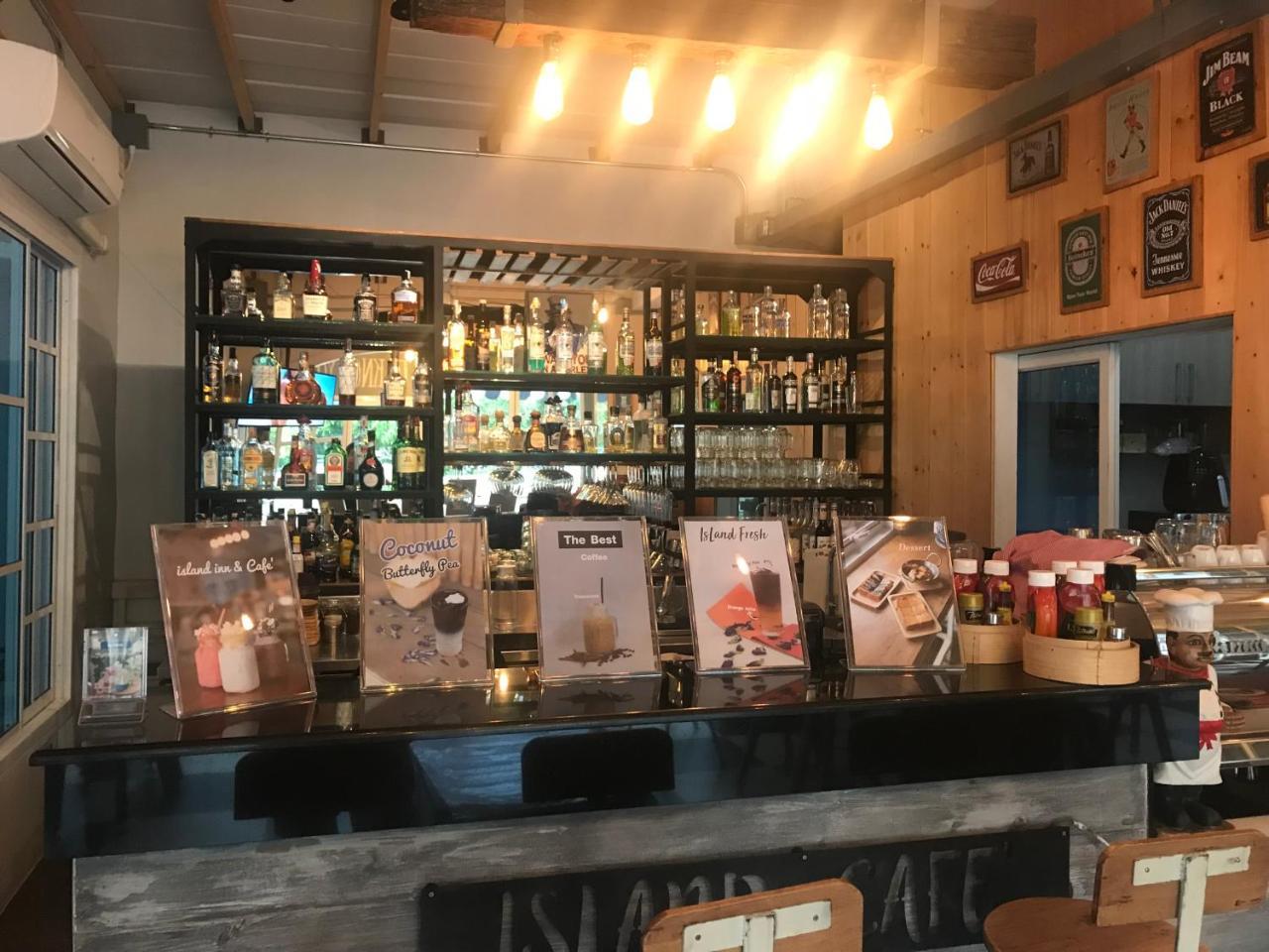 Island Inn Ko Lan Bagian luar foto